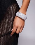 [Kaiia] Kaiia exclusive chunky wide resin bangle in pearl white One Size Pearl