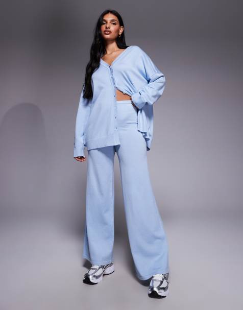 Kaiia - Exclusive - Co-ord set van gebreid vest met V-hals, knoopsluiting en lange pasvorm en broek in zachtblauw - view 1