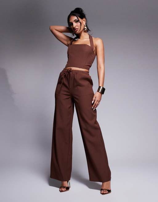 Kaiia - Exclusive - Co-ord set van haltertop met vetersluiting en pantalon met wijde pijpen in chocoladebruin