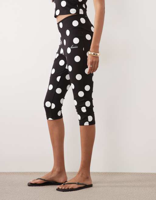 Kaiia exclusive cotton rich capri trousers co-ord in black and white polka dot, 2 of 5