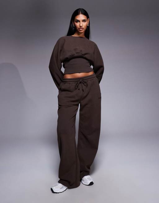 Kaiia exclusive cotton rich extreme oversized sleeve cinched waist sweatshirt co-ord in chocolate  , 3 of 4
