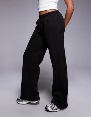 Kaiia Exclusive Cotton Rich Pintuck Side Seam Detail Wide Leg Sweatpants In Black