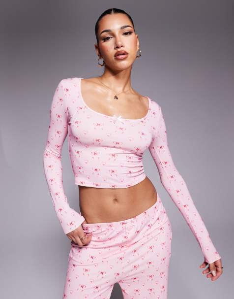Kaiia exclusive cropped scoop neck bow detail pajama top in pink bow print - part of a set - view 1