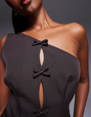Kaiia Exclusive Cut-out Bow Detail One-shoulder Top In Gold