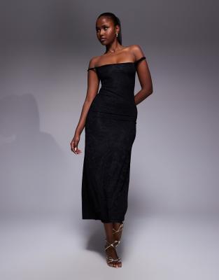 Kaiia - Exclusive - Doppellagiges Maxikleid aus anschmiegsamer Spitze in Schwarz mit verdrehtem Off-Shoulder-Träger