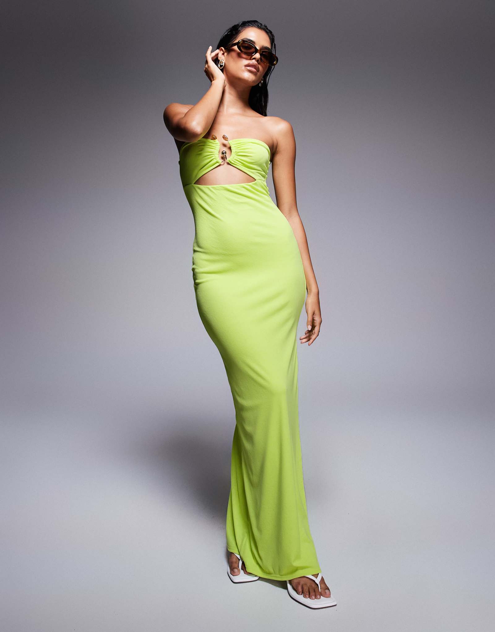 Эксклюзивное двухслойное облегающее платье-бандо Kaiia с золотой фурнитурой на груди и разрезом до бедер, макси-платье цвета лайма