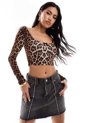 Kaiia Kaiia exclusive double layered slinky scoop neck low back bow detail top in leopard print-Multi