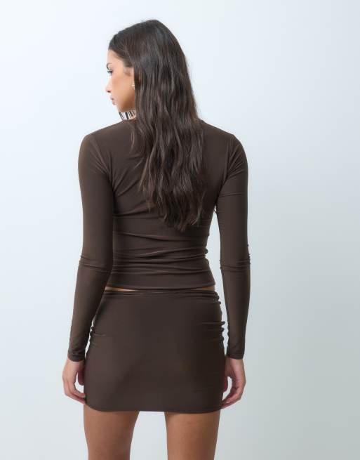 Kaiia exclusive double sculpted slinky ruched side mini skirt co-ord in chocolate, 4 of 5