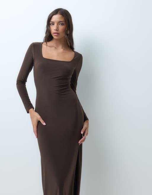 Kaiia exclusive double sculpted slinky square neck side split maxi dress in chocolate, 2 of 5
