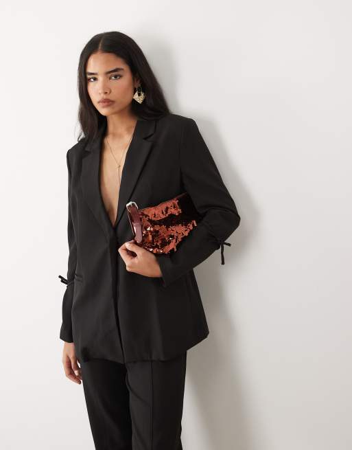 Kaiia - Exclusive - Co-ord set van elegante getailleerde blazer met strikdetail en broek in zwart, 2 van 3