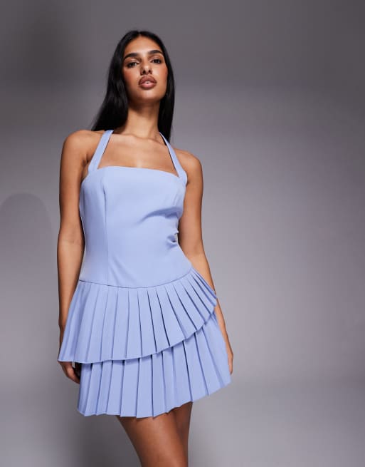 Kaiia – Exclusive – Elegantes, asymmetrisches und gestuftes Neckholder-Minikleid in Sanftblau mit Rüschen, 2 von 4