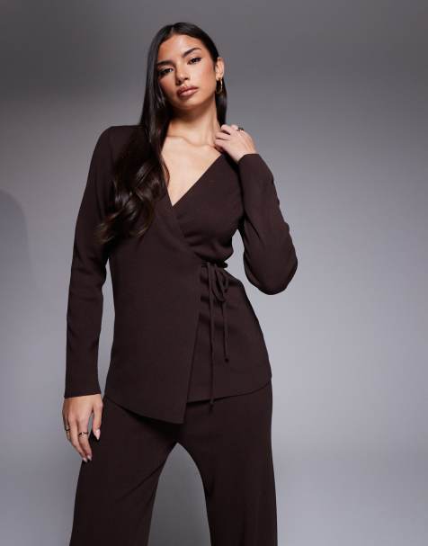 Kaiia - Exclusive - Geribbelde gebreide top met gestrikte overslag in chocoladebruin, deel van co-ord set - view 1