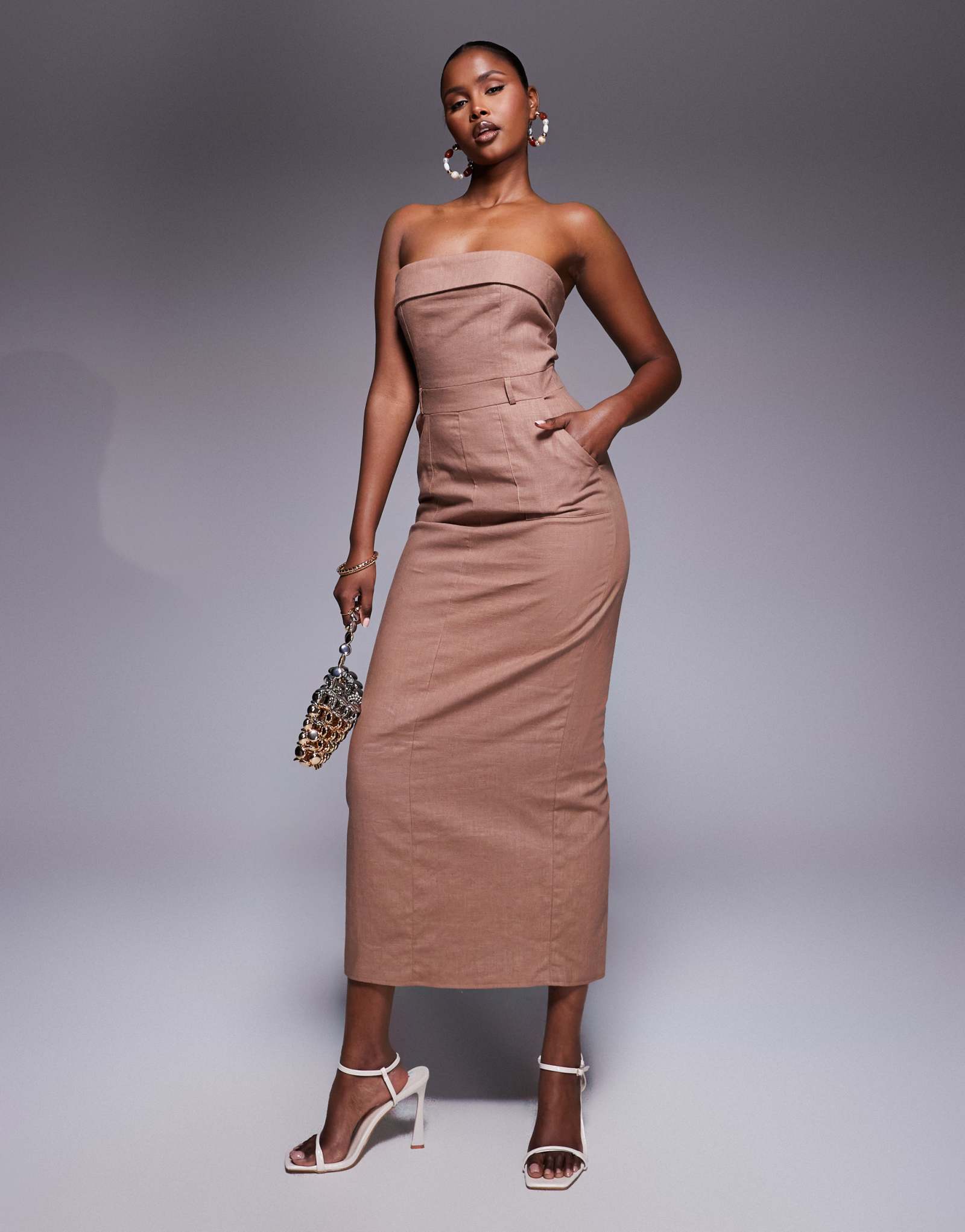 Эксклюзивное льняное платье-макси с разрезом на спине и складками-бандо коричневого цвета из смеси льна Kaiia, сшитое на заказ