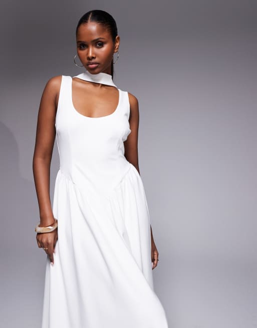 Kaiia – Exclusive – Maxikleid in Weiß mit U-Ausschnitt, Schaldetail und tiefer, miederförmiger Taille, 3 von 4