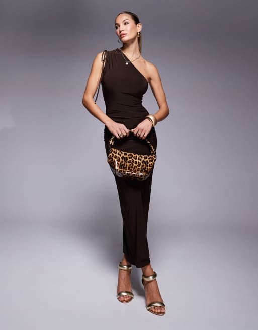 Kaiia - Exclusive - Midaxi bodycon jurk van gelaagde gladde stof met blote schouders en trekkoord in chocoladebruin 