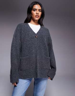 Kaiia - Exclusive - Oversize-Strickjacke in Anthrazit mit goldfarbenem Knopfdetail und Longline-Schnitt-Grau