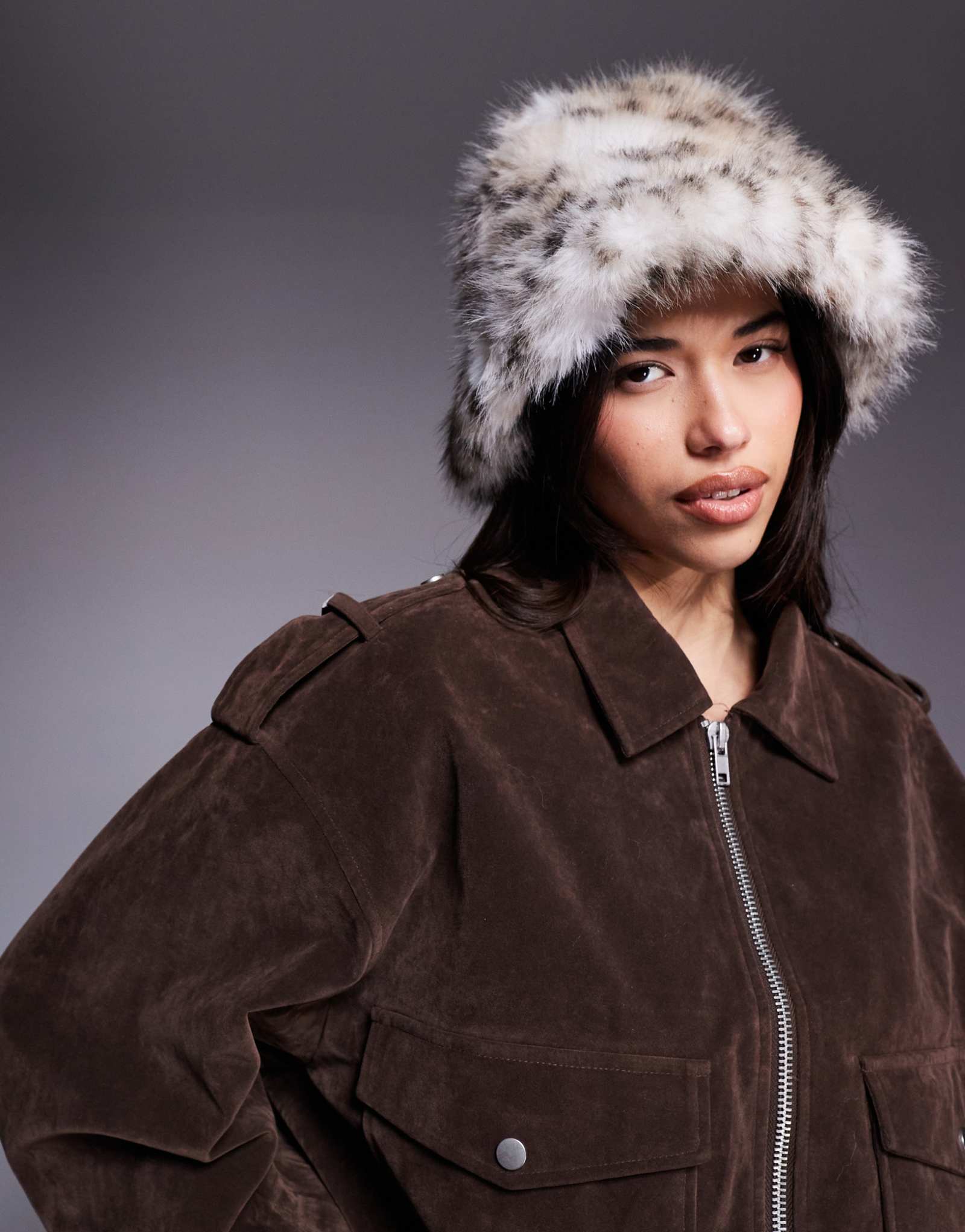 Эксклюзивная объемная шапка-панама из искусственного меха Kaiia в цвете snow leopard