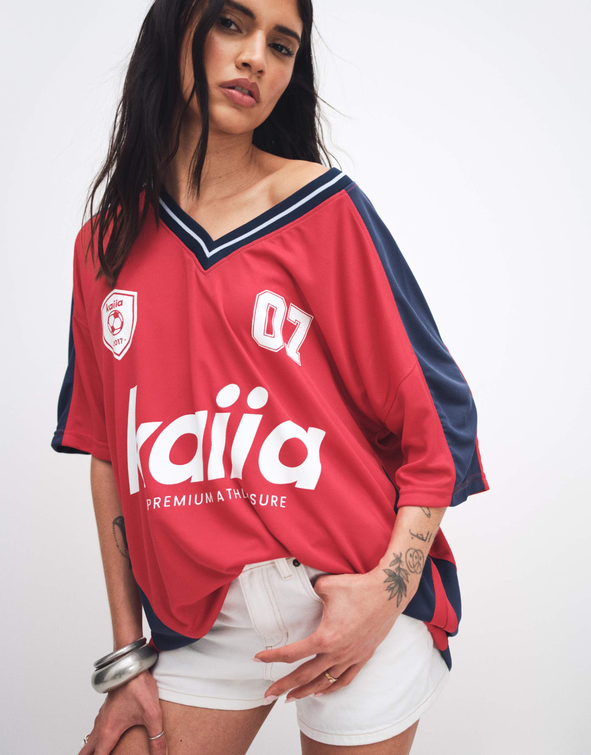 kaiia exclusive oversized v-neck soccer jersey in red and navy