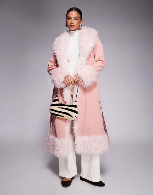 Kaiia Exclusive – Penny Lane – Płaszcz maxi w zgaszonym różowym kolorze z wykończeniem ze sztucznego futra