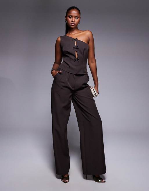 Kaiia exclusive pleat detail wide leg tailored trousers co-ord chocolate brown, 4 of 5