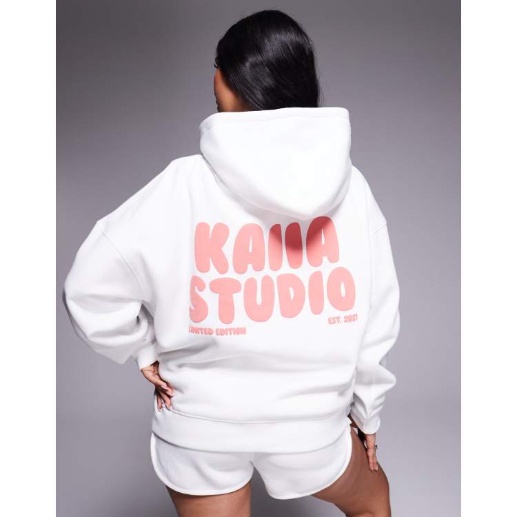さらに100円引き◆Wai Kei◆Logo typography hood Kaiia exclusive puff printed back graphic logo oversized