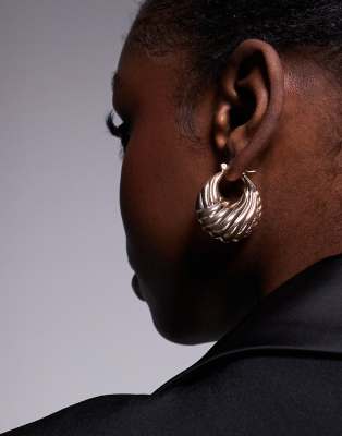 Kaiia Kaiia exclusive ribbed hoop earrings in gold