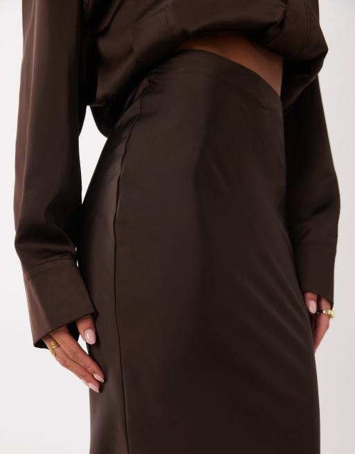 Kaiia exclusive satin bias cut maxi skirt co-ord in chocolate, 4 of 5