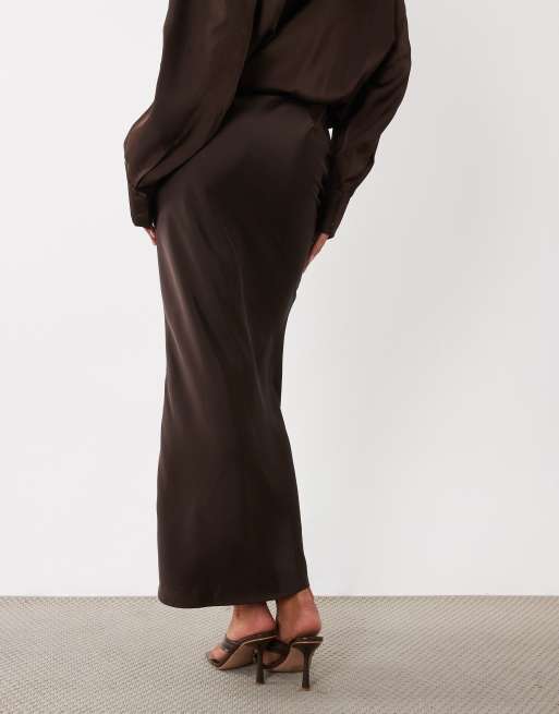 Kaiia exclusive satin bias cut maxi skirt co-ord in chocolate, 5 of 5