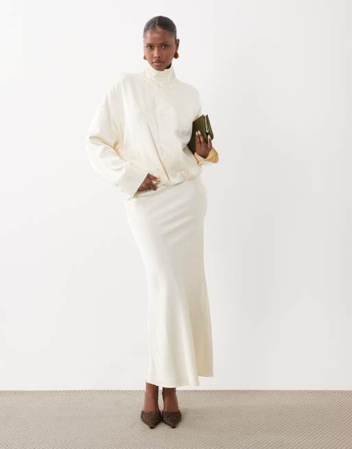 Kaiia exclusive satin funnel neck balloon hem bomber jacket co-ord in cream, 2 of 4