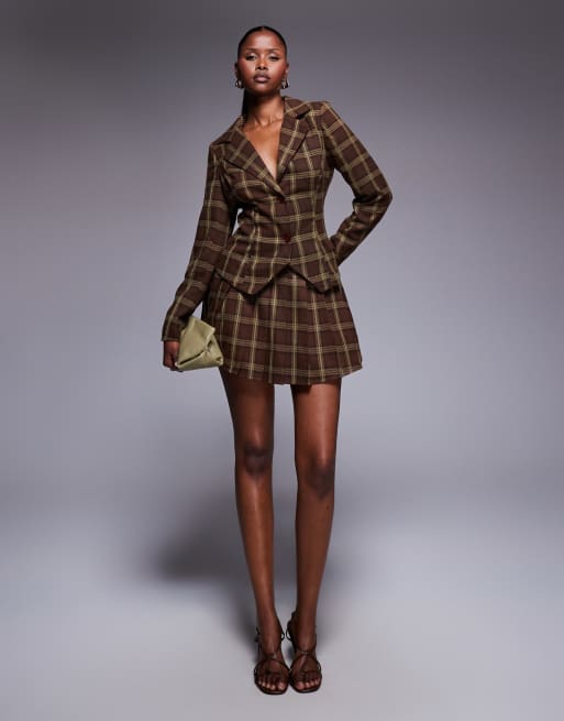 Kaiia – Exclusive – Set im 90er-Stil mit Heritage-Karomuster bestehend aus Mini-Faltenrock und tailliertem Blazer in Braun