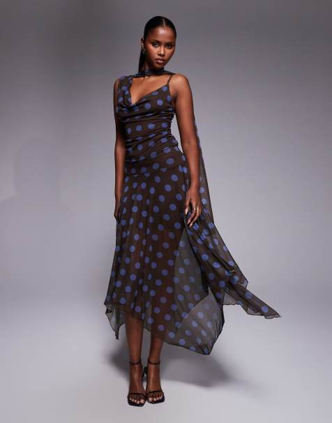 Kaiia – Exclusive – Set in Braun mit blauen Polka Dots, bestehend aus doppellagigem Maxirock mit Zipfelsaum und Oberteil mit Wasserfallausschnitt, Schaldetail und One-Shoulder-Träger - view 1