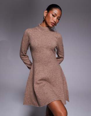 Kaiia - Exclusive - Skater-Minikleid aus Strick in Hellbraun mit hohem Ausschnitt-Brown