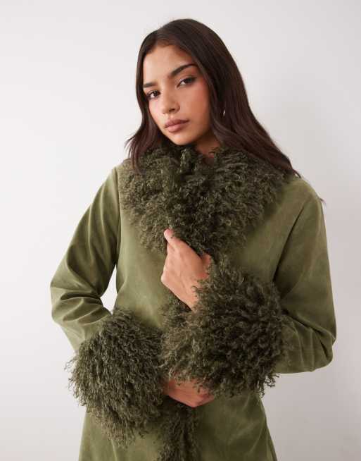 Kaiia exclusive suedette faux fur trim penny lane maxi coat in olive, 2 of 4