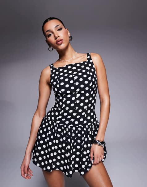 Kaiia – Exclusive – Svartvit, prickig miniklänning med indragen detalj framtill, fyrkantig, hög ringning och knäppning framtill - view 1