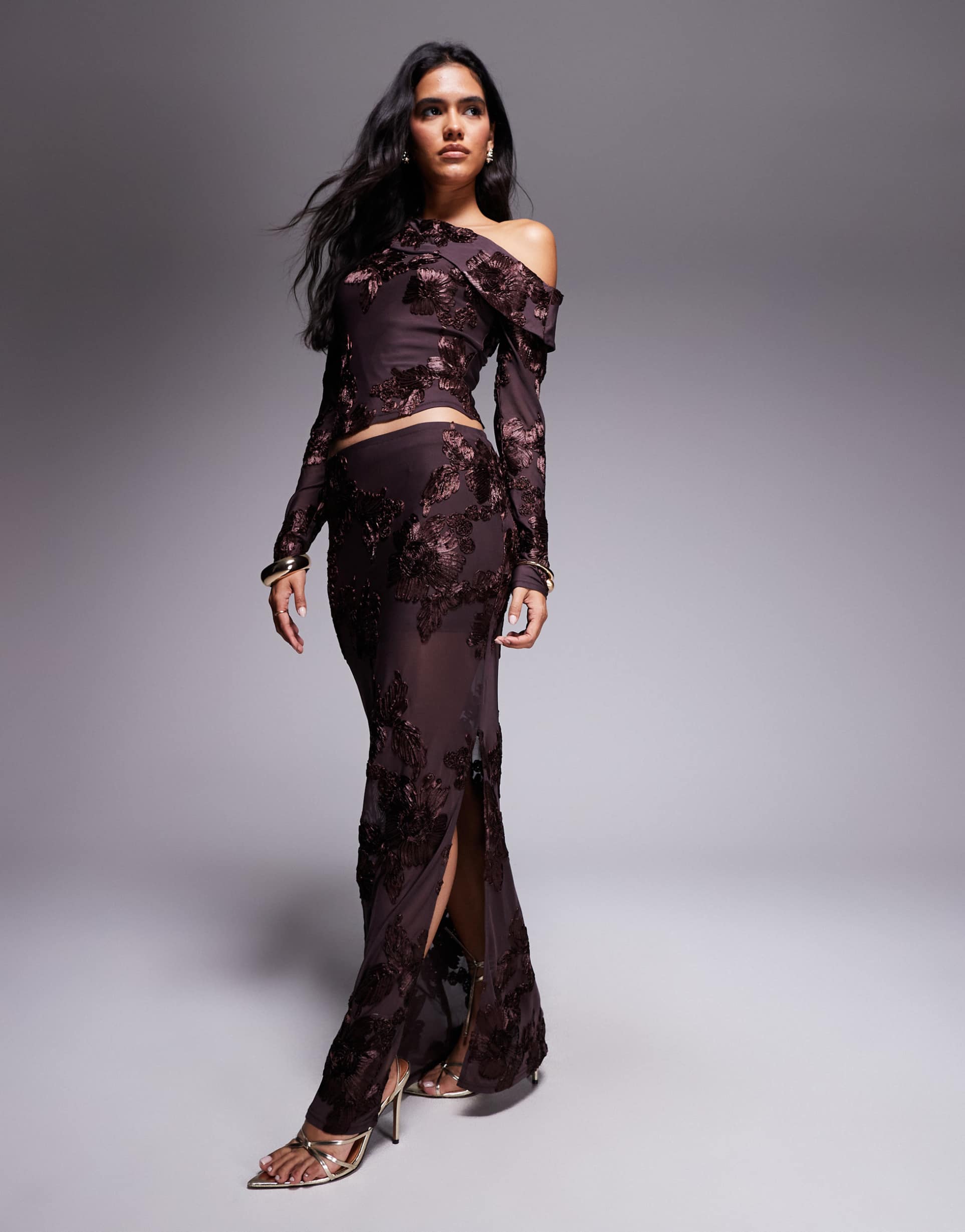 kaiia exclusive textured floral side split maxi skirt in chocolate - part of a set