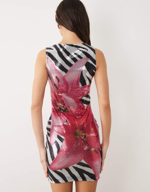 Kaiia – Exclusive – Trägerloses Pailletten-Minikleid mit Zebramuster und rosa Blumenmuster, 4 von 4