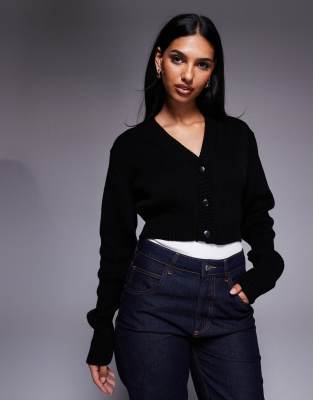 Kaiia Exclusive V-front Button Front Cropped Cardigan In Black