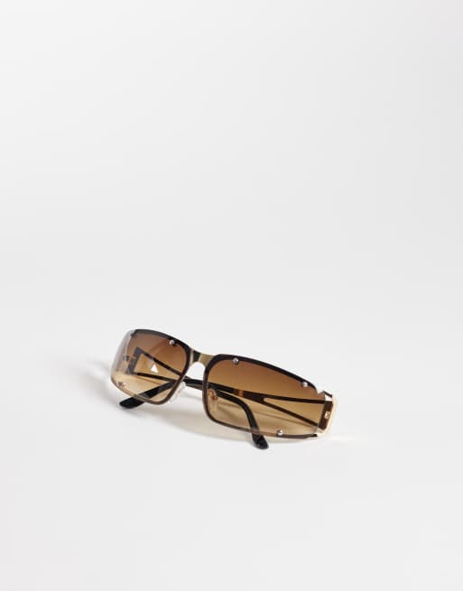Kaiia - Exclusive - Zonnebril in jaren 90-stijl met wrap-design en studs in bruin, 2 van 3