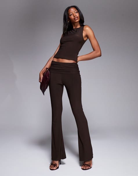 Kaiia - Exclusives - Co-ord set van gladde stof met top met rechte hals en gelaagde flare-broek met omgeslagen taille in chocoladebruin - view 1