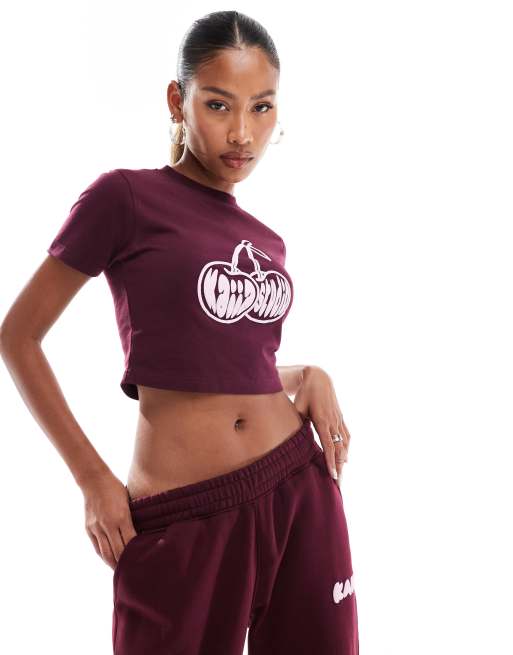 Kaiia - Exclusives - Cropped Baby-T-shirt met kersenprint in bordeauxrood, deel van co-ord set 