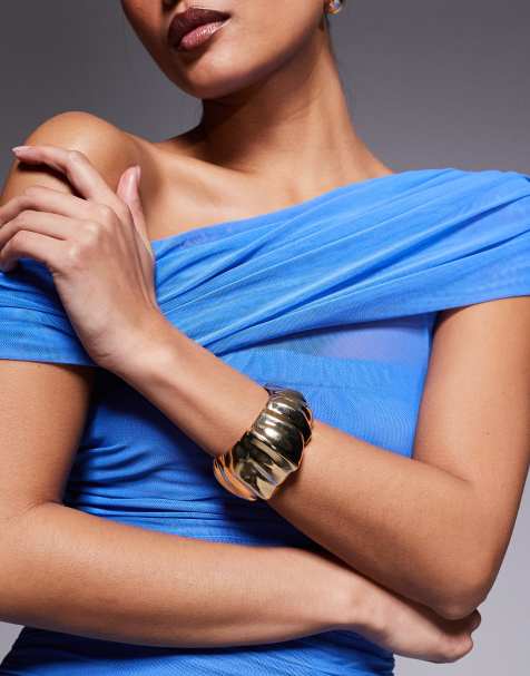 Kaiia - Exclusives - Gehamerde brede metalen armband in goud - view 1