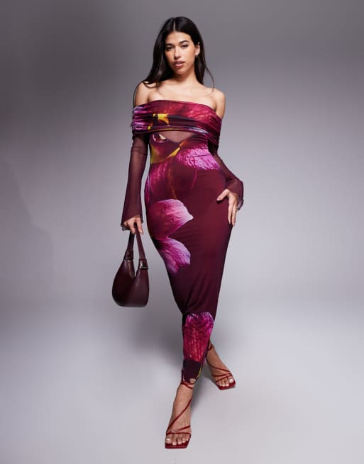 Kaiia - Exclusives - Gelaagde gladde maxi-jurk van mesh met bardot-hals, doorschijnende uitlopende mouwen en panelen en bloemenprint in bordeauxrood en paars