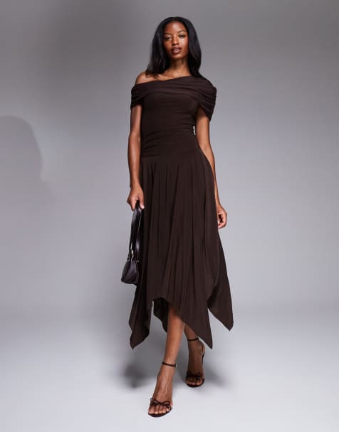 Kaiia - Exclusives - Gelaagde maxi jurk van gladde stof met asymmetrisch gedrapeerd detail en zwierige zoom in chocoladebruin - view 1