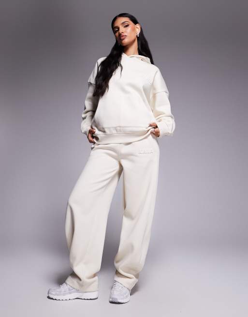 Kaiia - Exclusives - Joggingbroek met hoog katoenpercentage, wijde ronde pijpen en bol logo in reliëf in lichtbeige, deel van co-ord set  