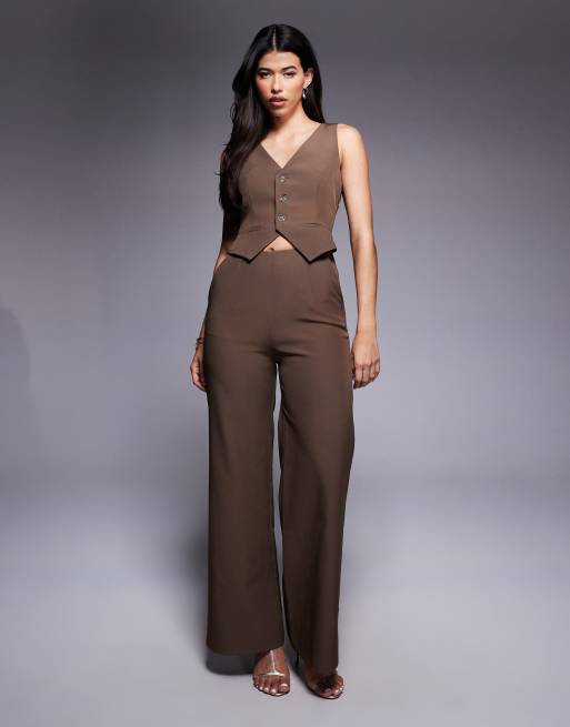 Kaiia - Exclusives - Mouwloze jumpsuit met gilet-detail en wijde pijpen in bruin