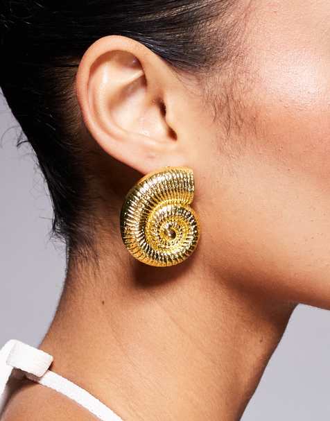 Kaiia - Exclusives - Oversized oorknopjes in vorm van schelp in goud - view 1