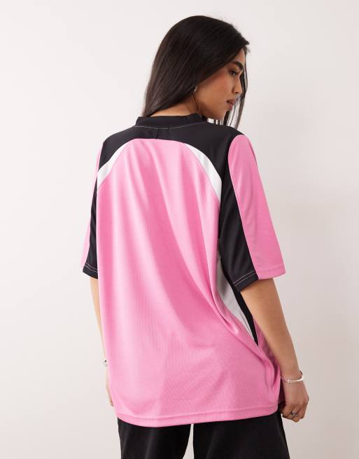 Kaiia - Exclusives - Oversized voetbalshirt met V-hals in roze en zwart, 4 van 4