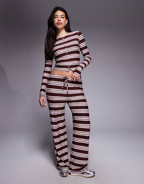 Kaiia - Exclusives - Superzachte gestreepte jersey broek met trekkoord in bordeauxrood en roze, deel van co-ord set - view 1