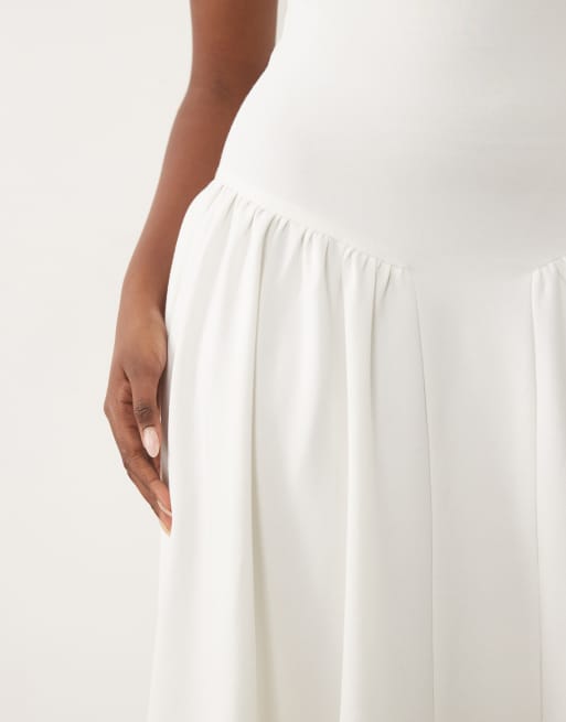 Kaiia exclusivité robe longue blanche à col montant, manches courtes, coupe ajustée et évasée, avec détail basque et taille basse, 4 de 4