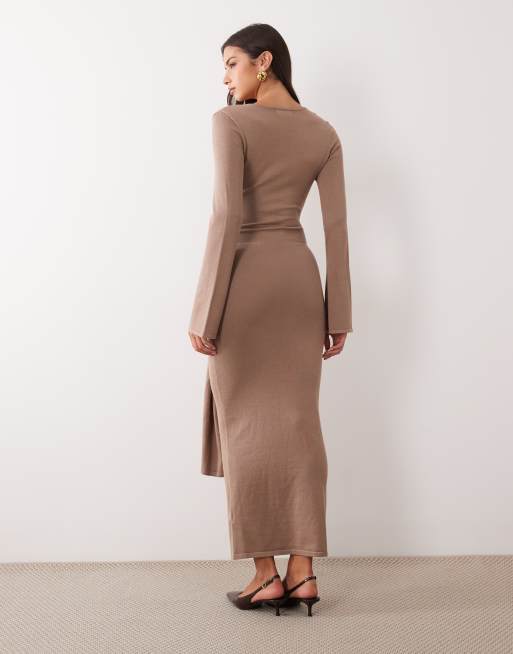Kaiia exclusivité robe longue en maille à col V, manches évasées, détail noué et drapé à la taille, beige chaud, 4 de 4
